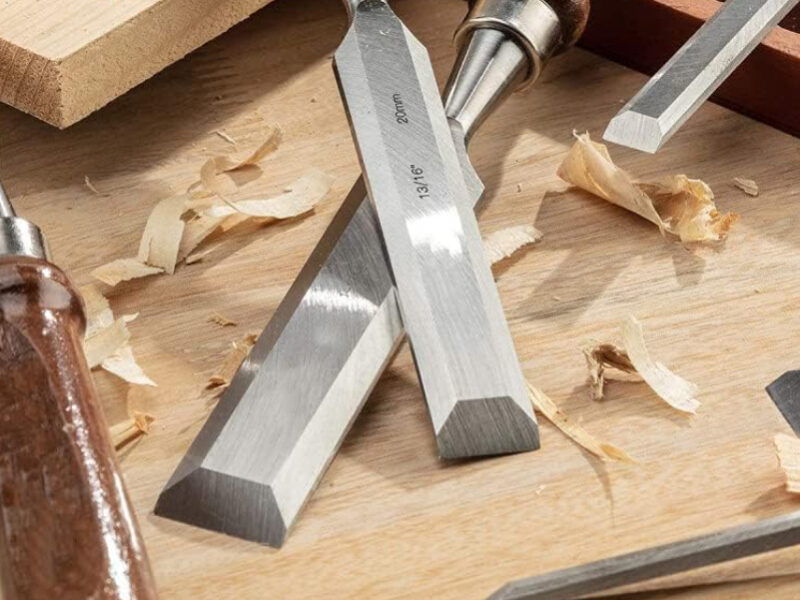 Chisels sharpened with a honing jig